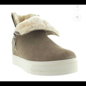 Steve Madden Wanda suede/Sherpa sneakers, size 8.5